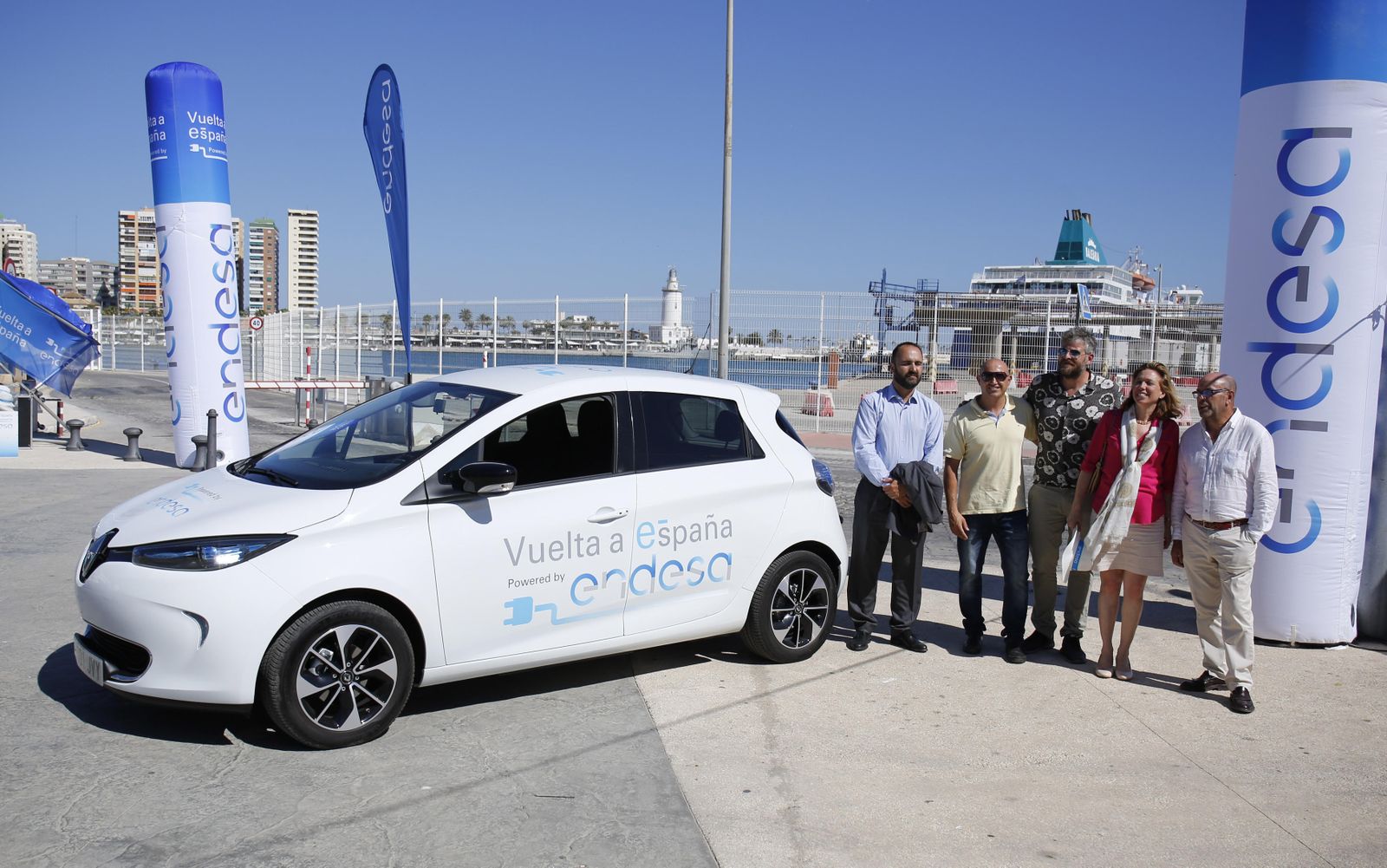 Pedro Méndez, directivo de Endesa, los concejales Mario Cortés y Elvira Maeso, Juan Gómez y Raúl Cimas.