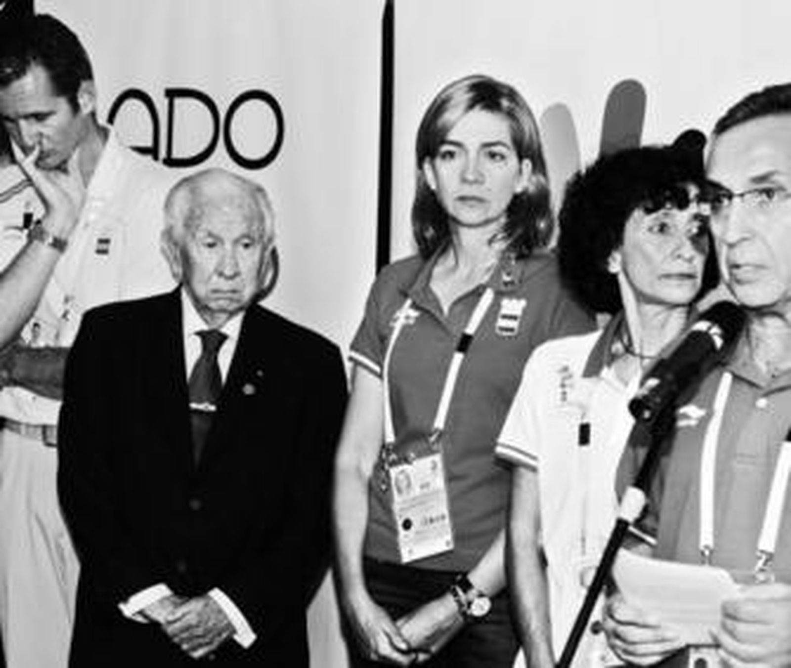 Alejandro Blanco habla antes del minuto de silencio llevado a cabo en la Casa de España.