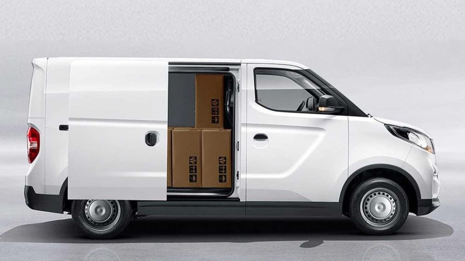 La batería de alta tensión se sitúa bajo el piso del espacio de carga, sin que afecte a la capacidad de éste.