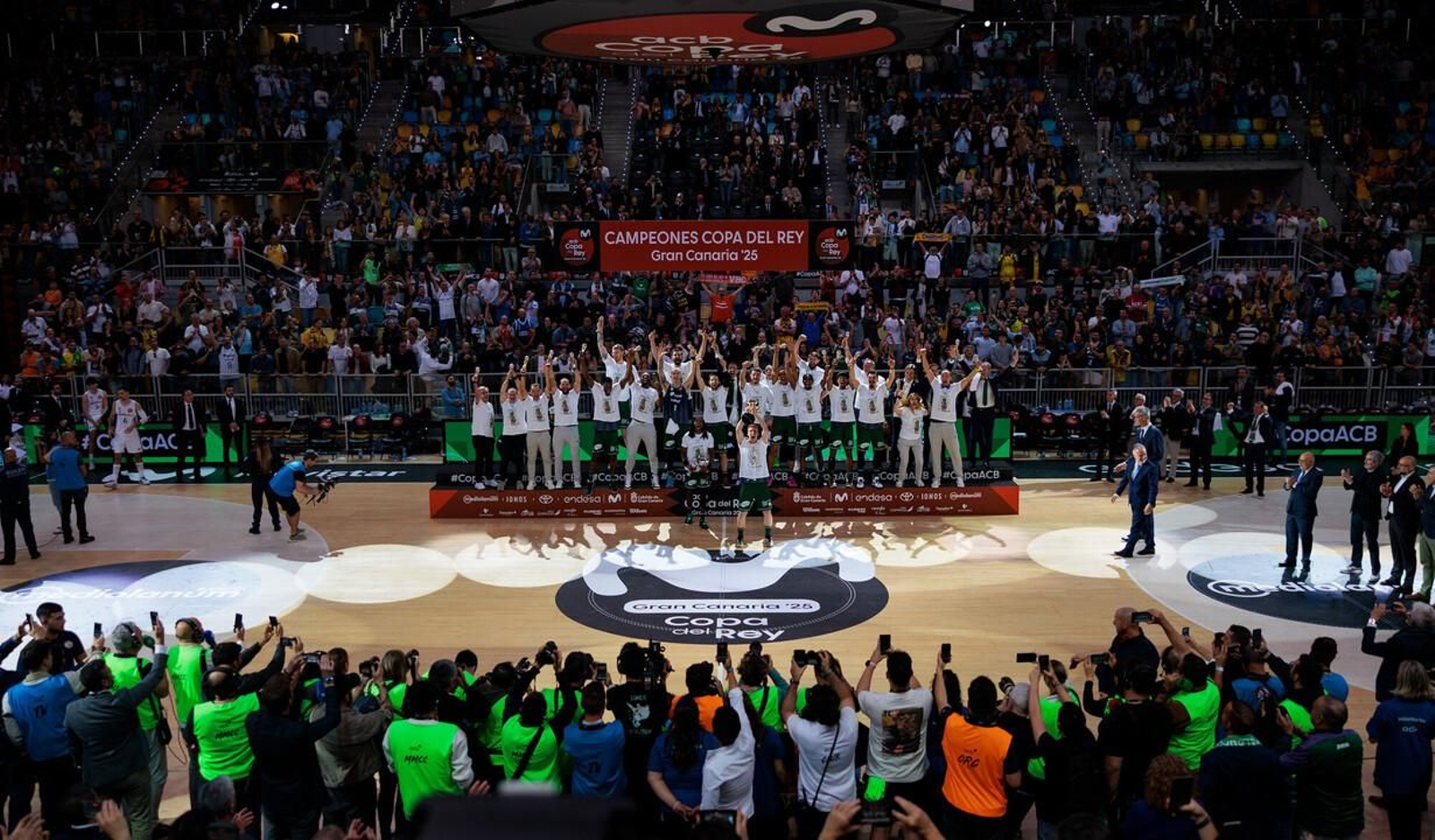 El Unicaja, campeón de Copa: Todas las imágenes del partido, la fiesta y la llegada a Málaga