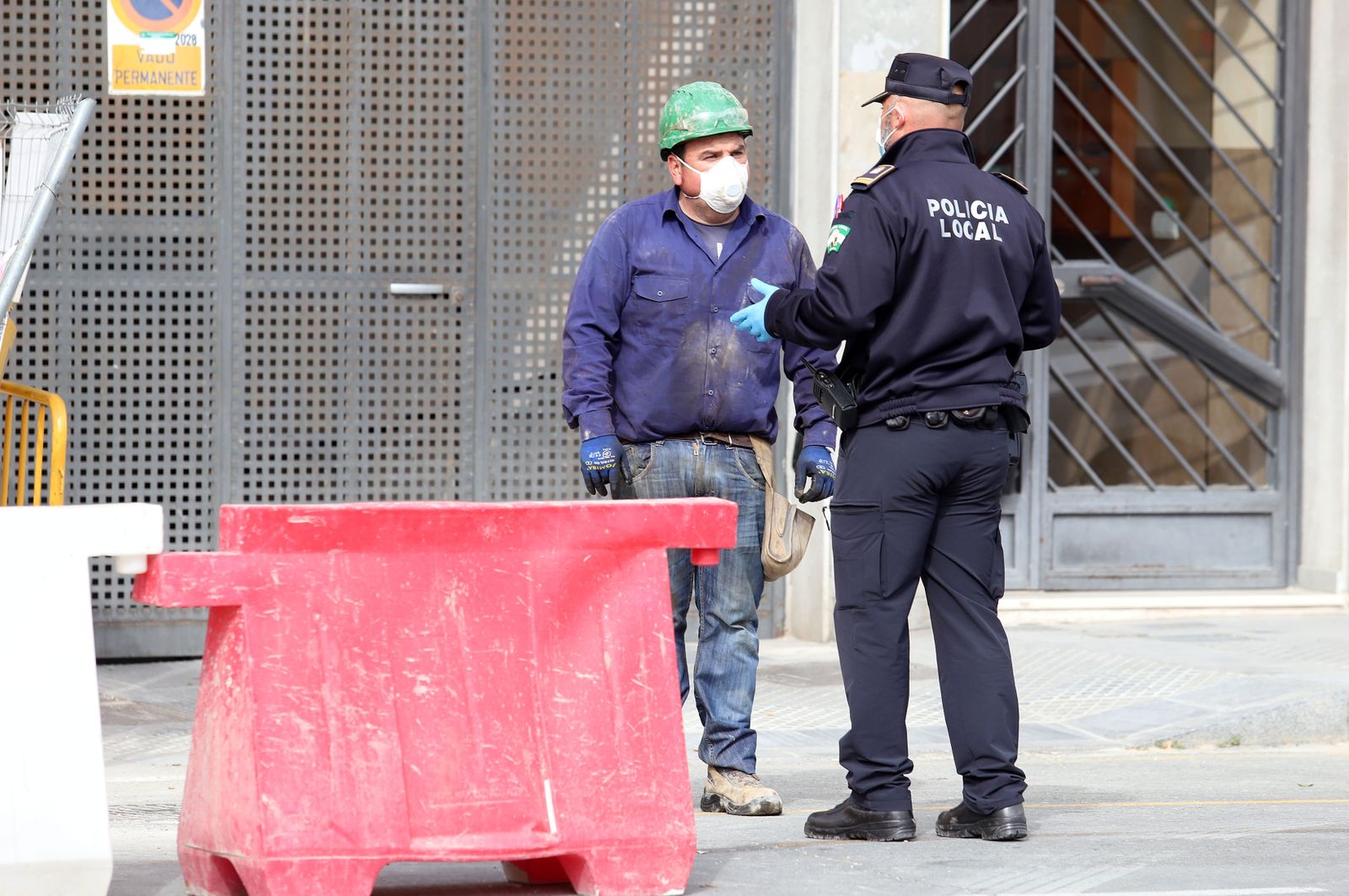Imágenes de las actuaciones de la Policía Local de Huelva para combatir el coronavirus