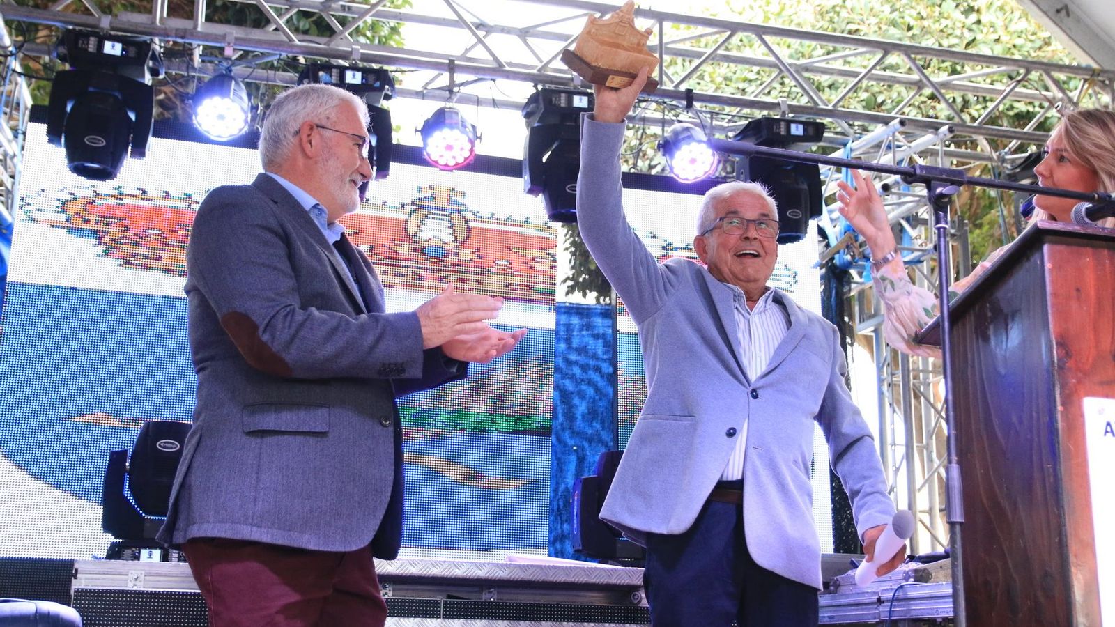 El pregonero José Juárez Pérez fue reconocido por el Ayuntamiento canjilón.