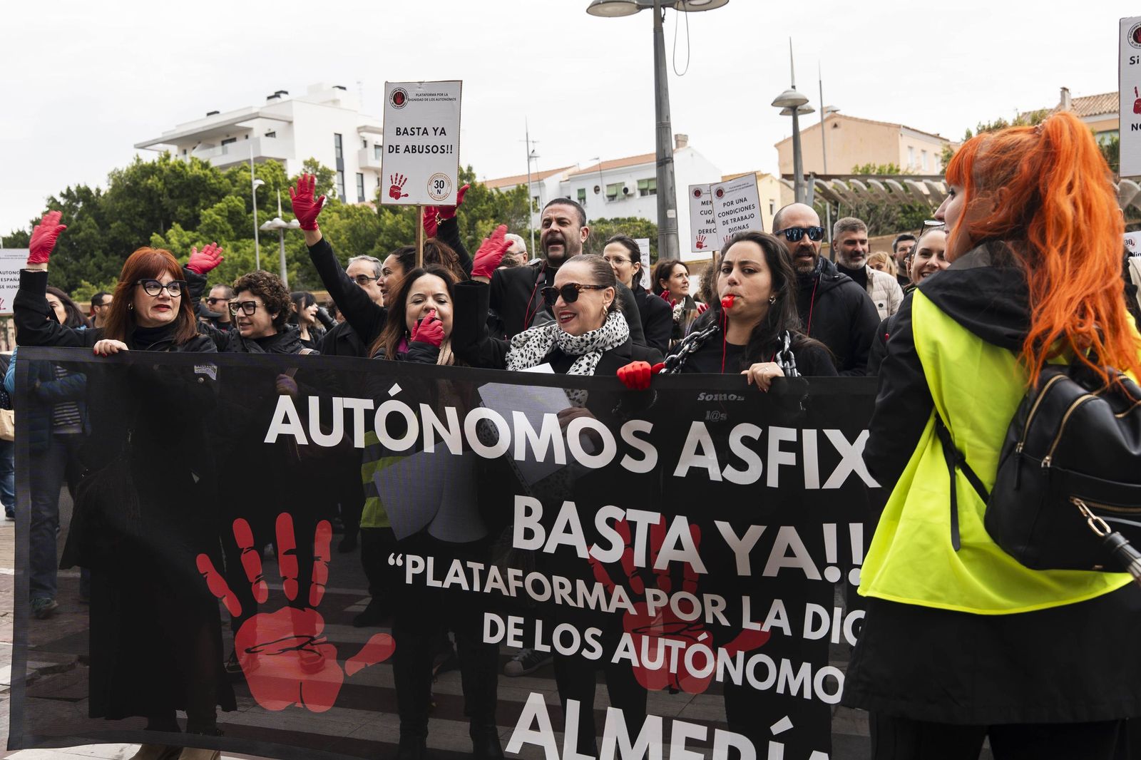Las imágenes de la Manifestación de la Plataforma por la Dignidad de los Autónomos en Almería