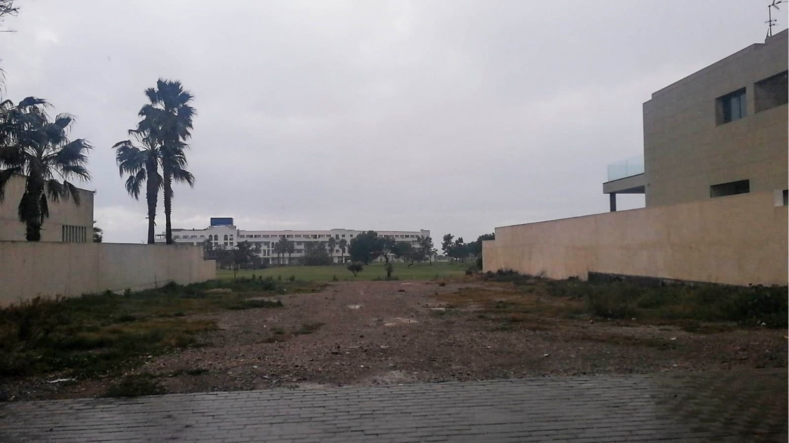 Una de las parcelas de El Toyo a la venta