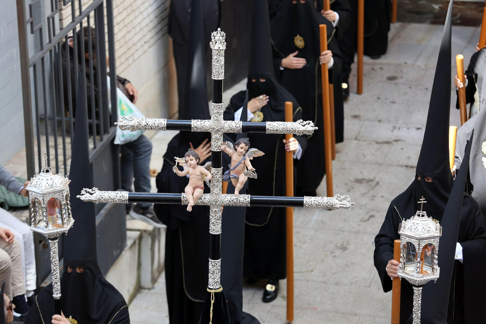 Imágenes de la Hermandad de la Sagrada Mortaja en el Sábado Santo de Jerez 2025