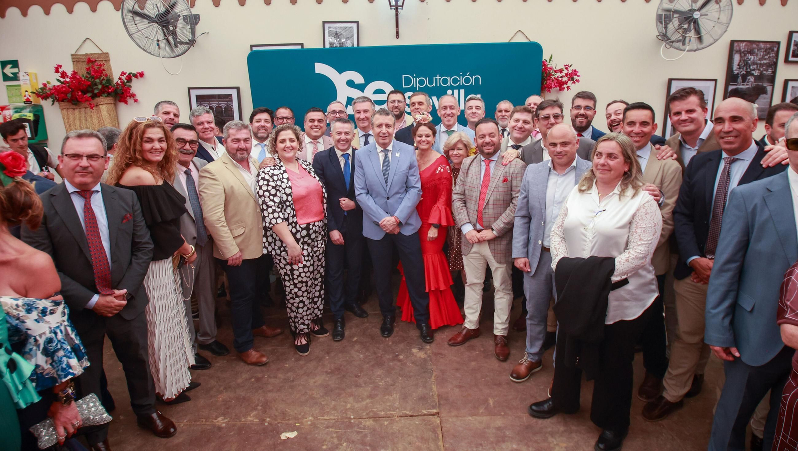 Recepción de la Diputación de Sevilla en la caseta de la Fundación Cajasol