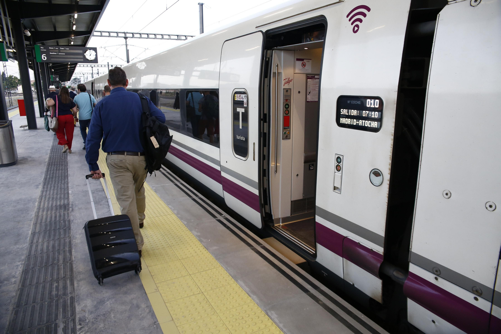 Viajeros del AVE Granada-Madrid