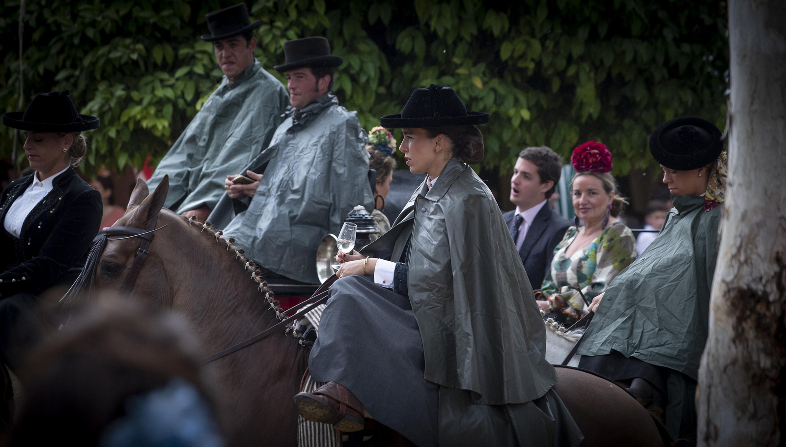 Sol y lluvia en el lunes de Feria