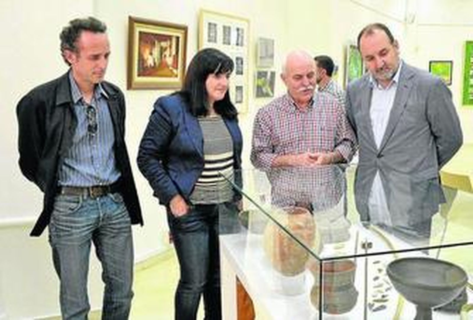 Salvador Parra, Isabel Arévalo, Antonio Egea y José Manuel Ortiz en la exposición.