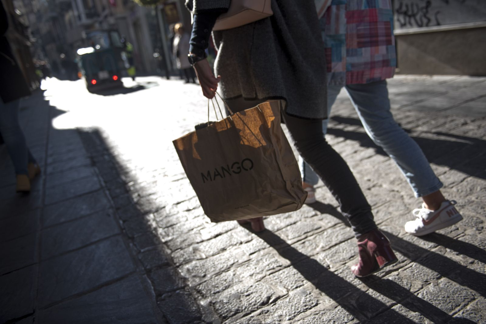 Granada es la tercera provincia que más gasta en ropa y calzado.