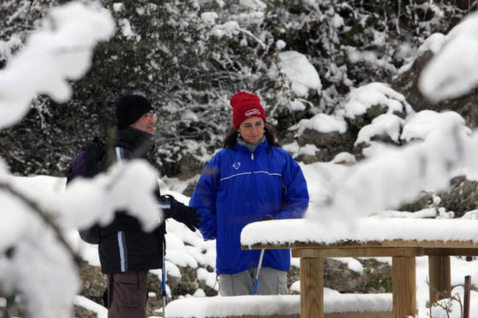 Imágenes del Torcal de Antequera, que presentaba un paisaje totalmente invernal. Los más pequeños disfrutaron de una jornada marcada por el descenso térmico.

Foto: Javier Flores
