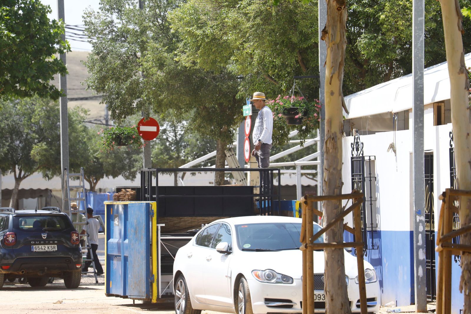 El desmontaje de las casetas y atracciones de la Feria de Córdoba, en imágenes