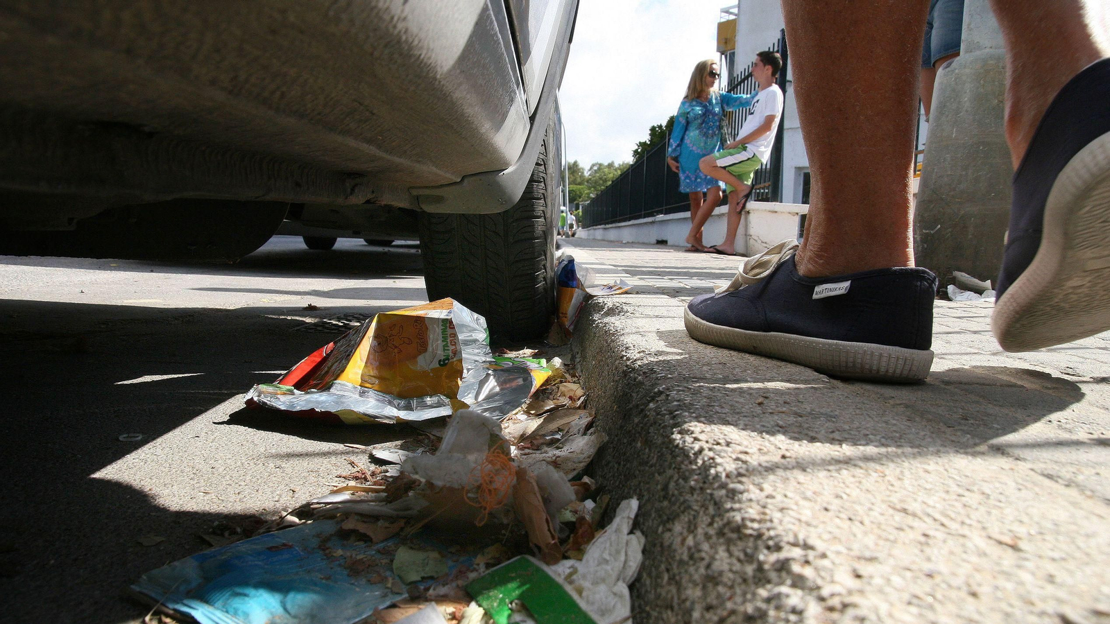 Los vecinos han denunciado las deficiencias en la limpieza y en la recogida de basuras.