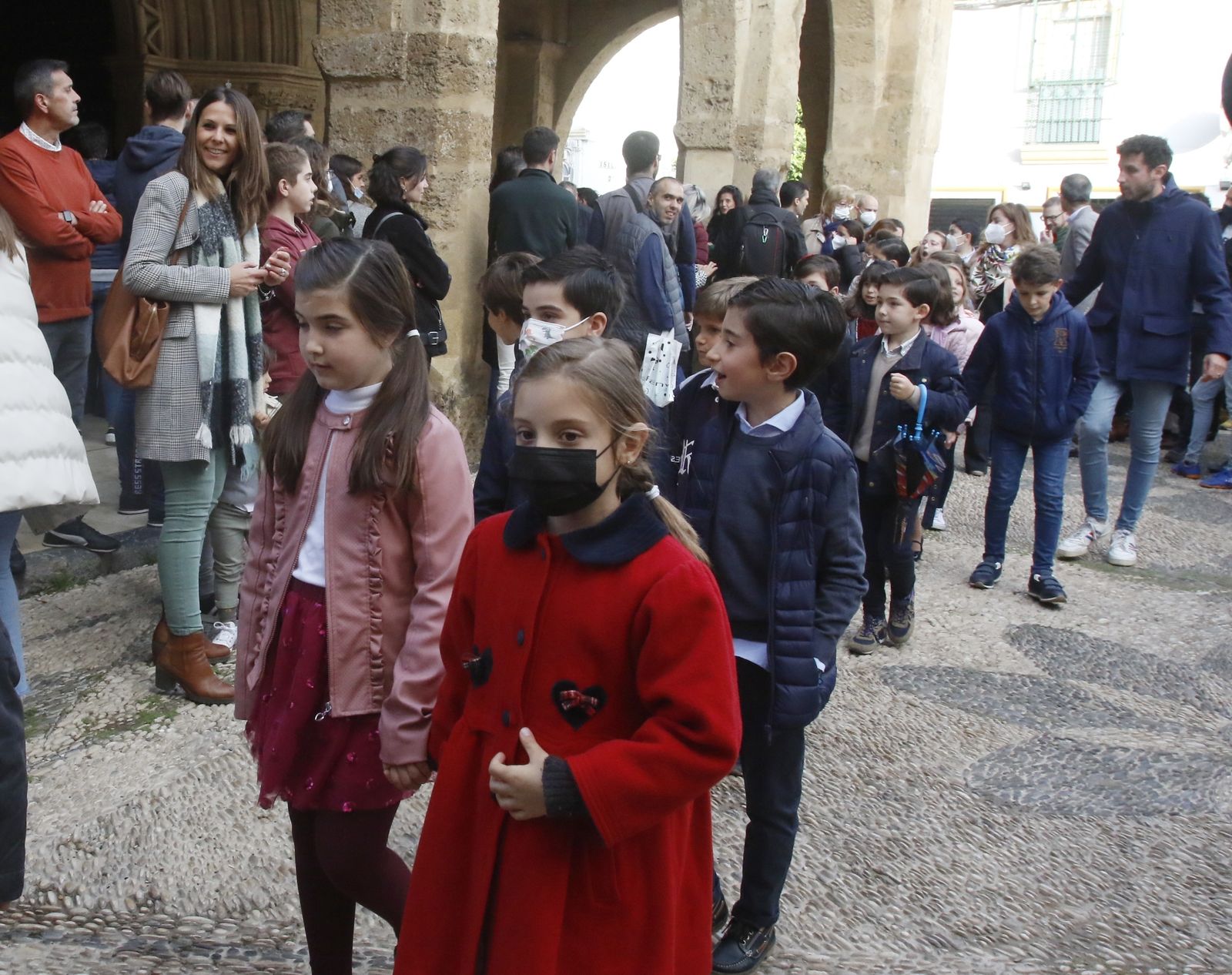 El traslado de María Auxiliadora de Córdoba tras su restauración, en imágenes