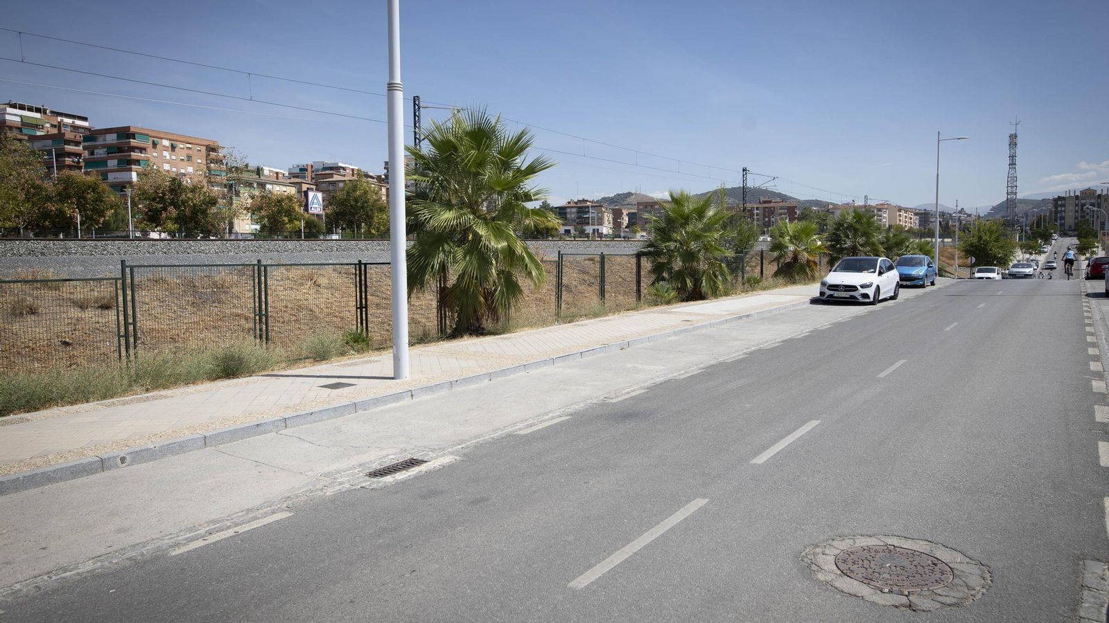 Antes: calle Pìnto Fernando Belda en la actualidad, cerca de la vaguada de la avenida de las Alpujarras Antes: calle Pìnto Fernando Belda en la actualidad, cerca de la vaguada de la avenida de las Alpujarras