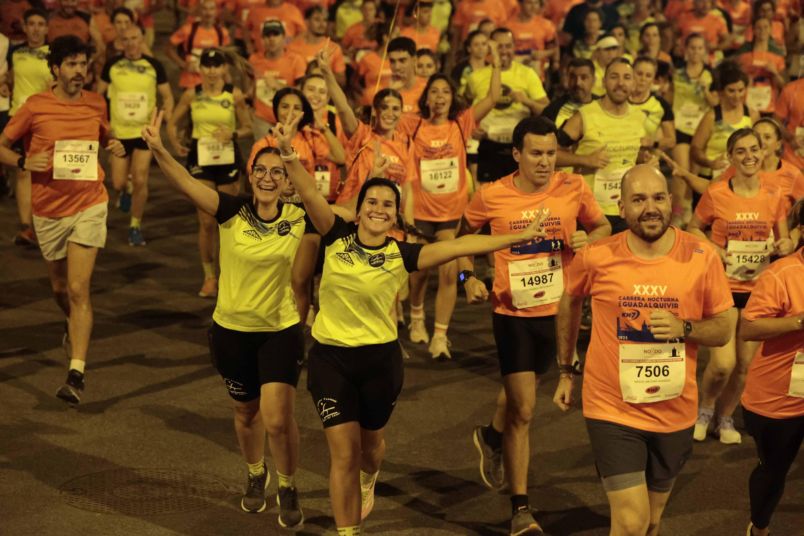 Búscate en las fotos de la Carrera Nocturna (II)