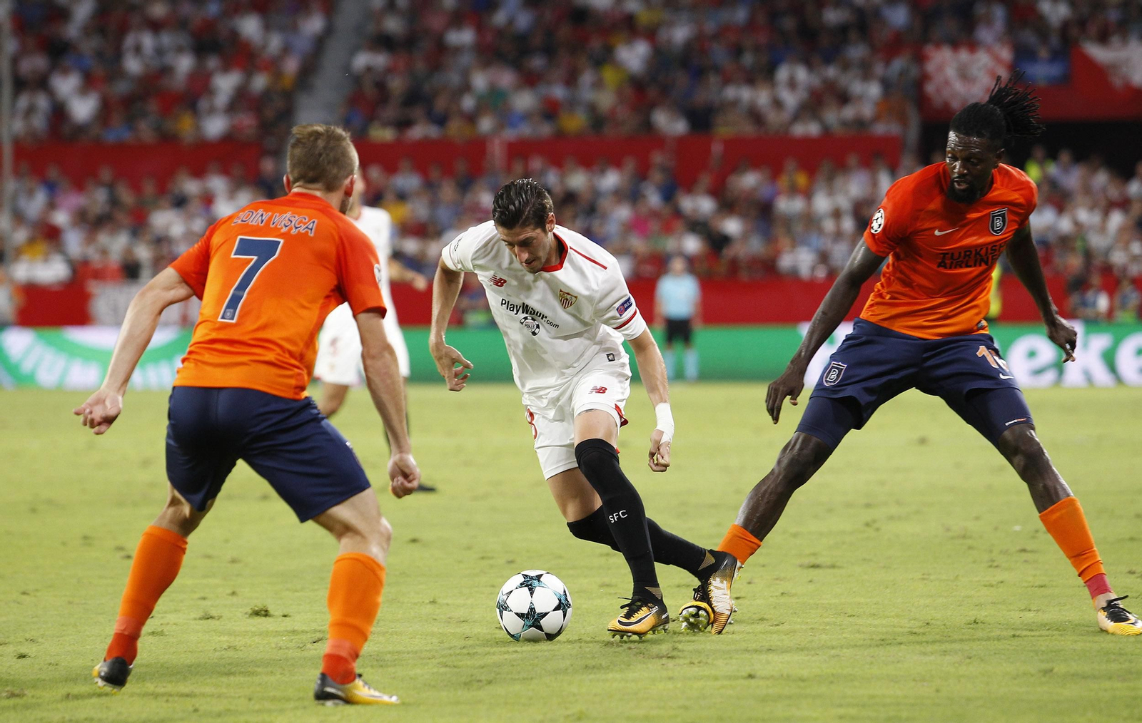 Las imágenes del Sevilla-Basaksehir