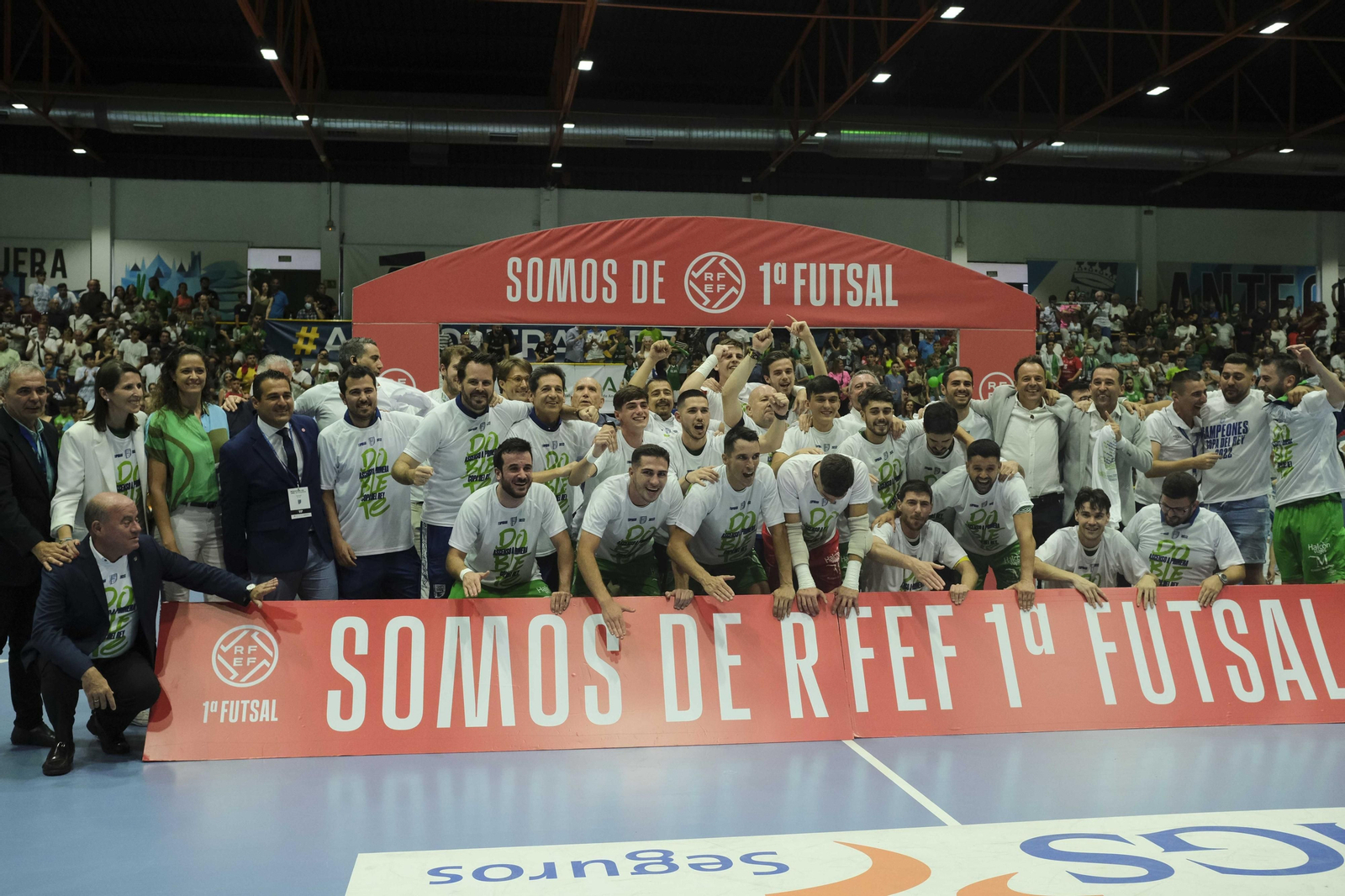 La fiesta del ascenso del BeSoccer UMA Antequera, en imágenes