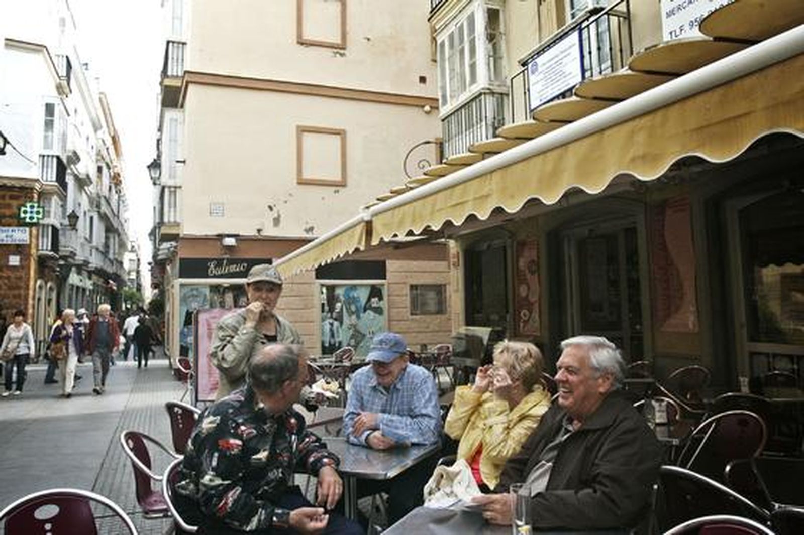 Unos 3.000 cruceristas visitan Cádiz con las escalas del ´Eurodam´ y ´Le Diamant´ en el mes por excelencia de los cruceros. 

Foto: Lourdes de Vicente