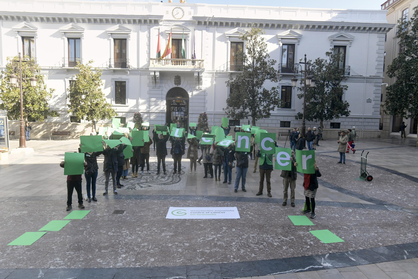 Imagen del lazo verde formado en la Plaza del Carmen este jueves