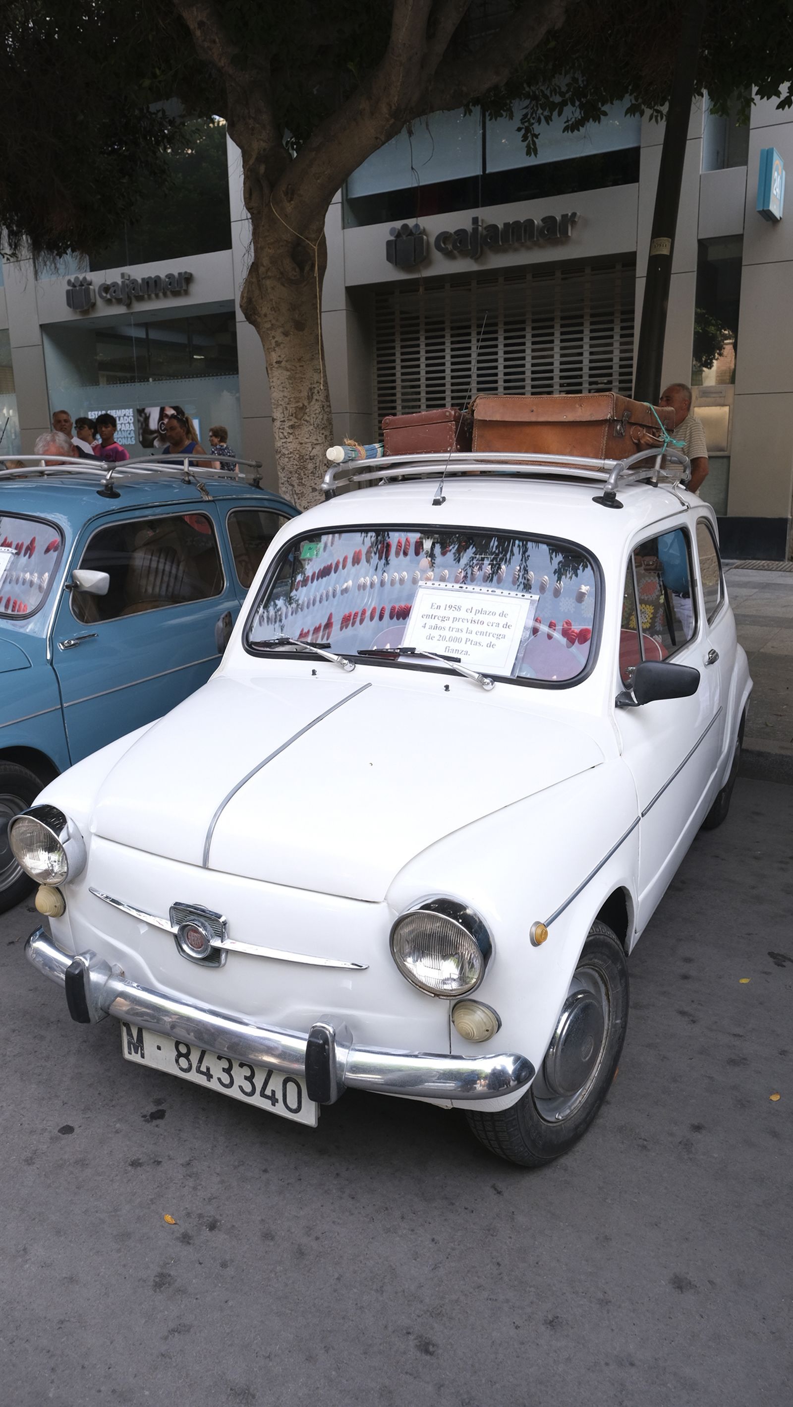 Los Seat 600 y los Mini en la Feria de Almería 2024, en imágenes