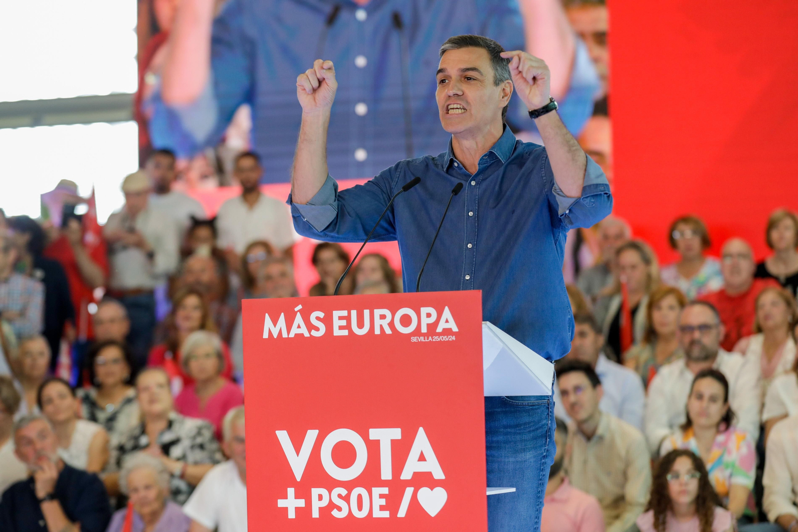 Las imágenes del mitin de Pedro Sánchez en Sevilla
