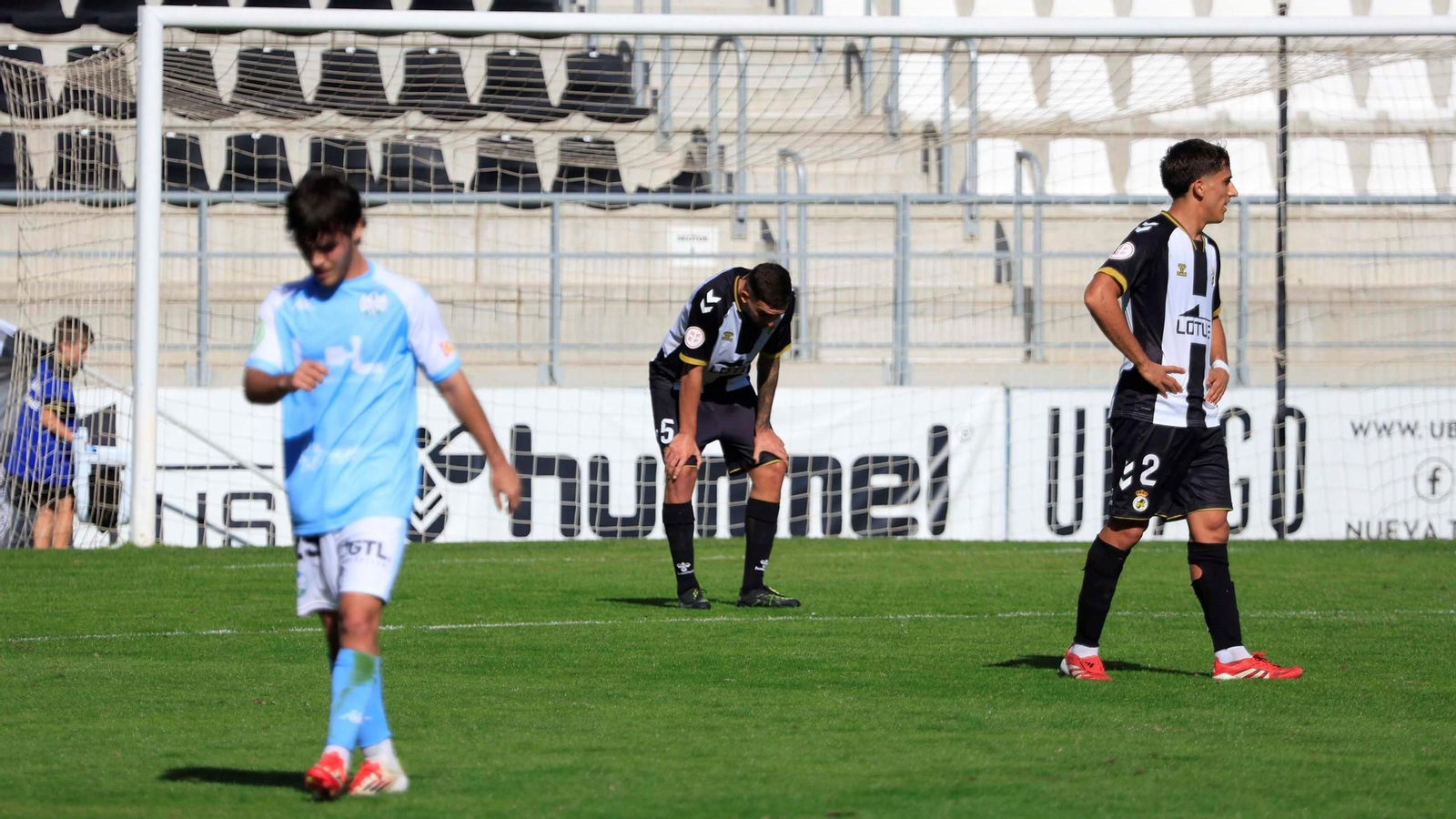 Ismael refleja la desazón de los jugadores de la Balona al término del encuentro