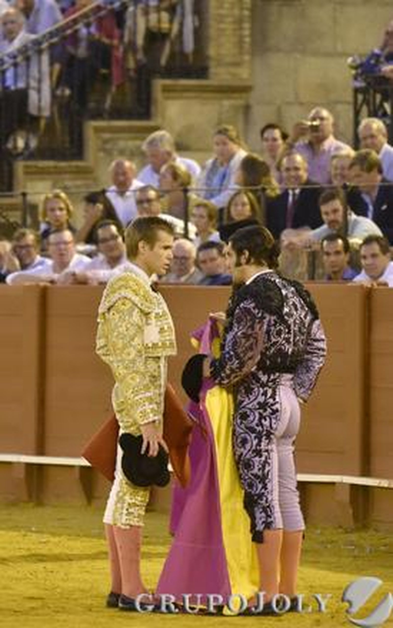 Javier Jiménez en el sexto toro./ Juan Carlos Vázquez