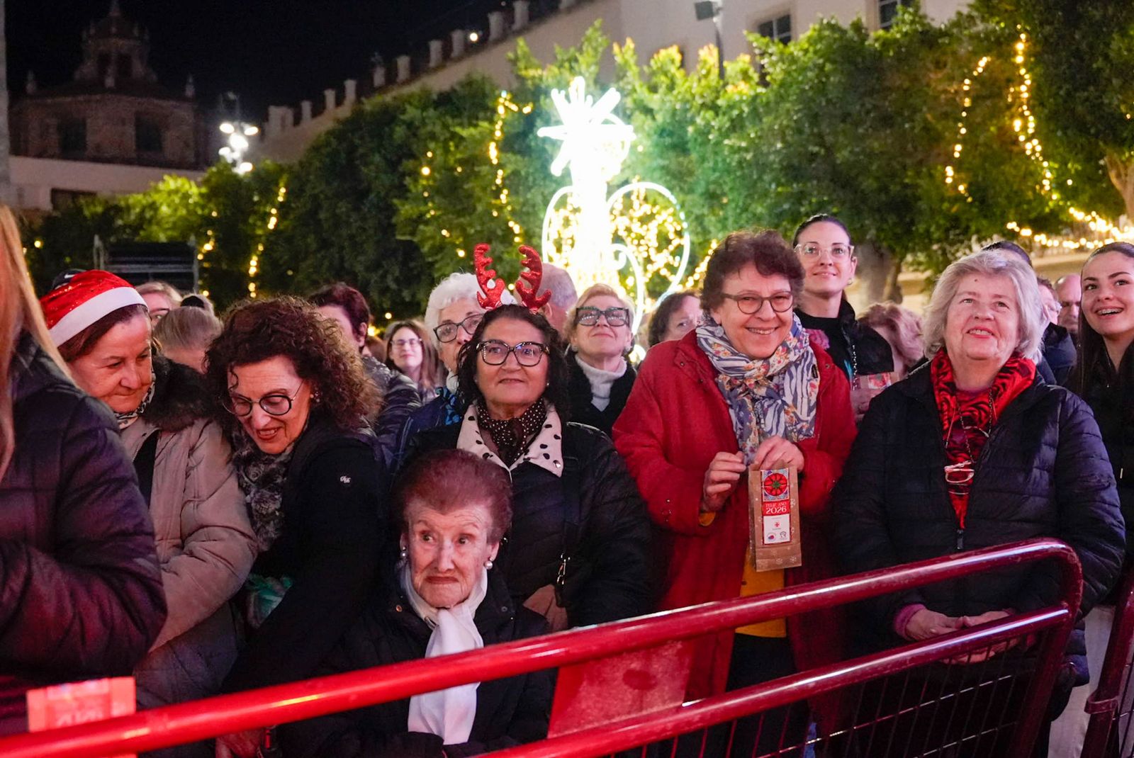Almería despide con los 12 tomates cherry de la suerte el año 2025