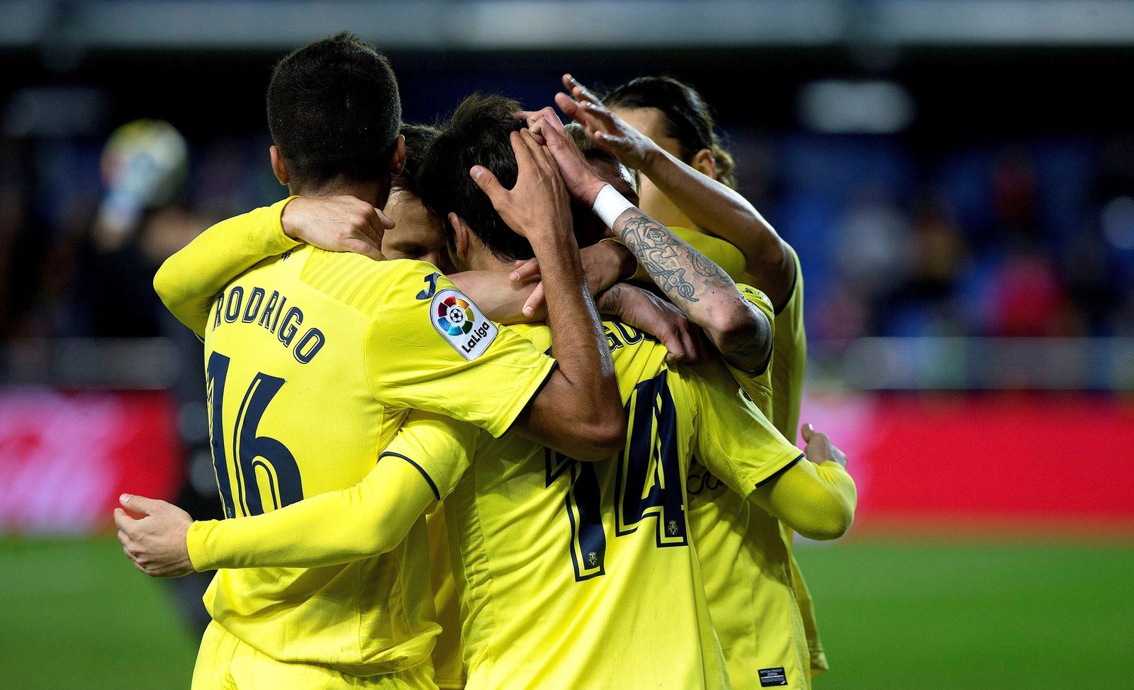 Los jugadores del Villarreal festejan un gol.