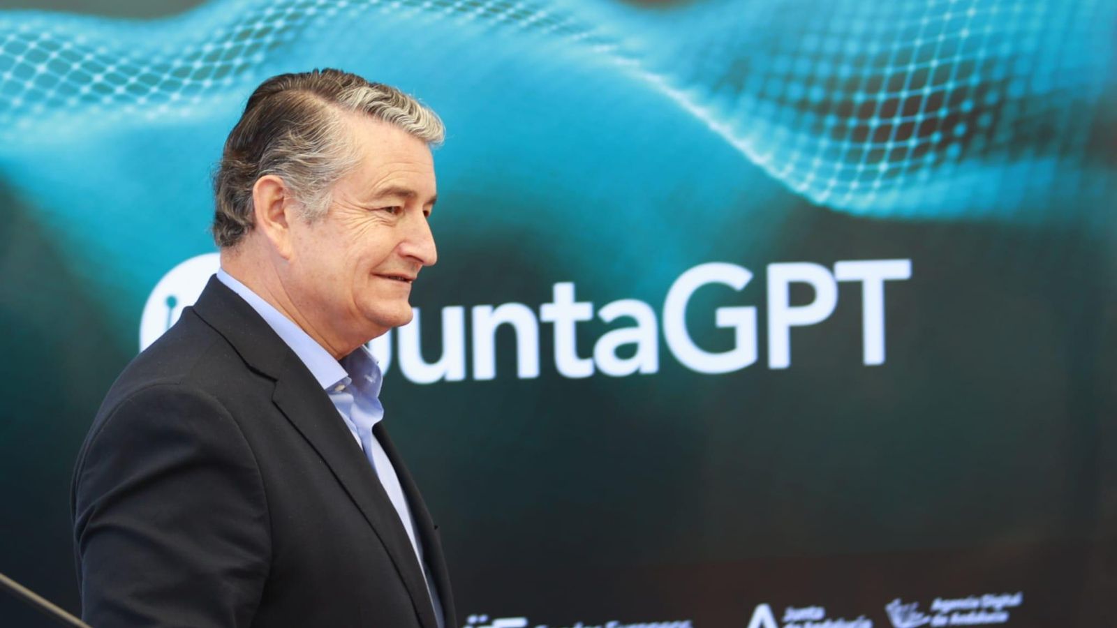 Antonio Sanz se mostró muy satisfecho e ilusionado con la presentación de esta nueva herramienta que hará más fácil el trabajo de sus funcionarios y la vida de los ciudadanos Antonio Sanz se mostró muy satisfecho e ilusionado con la presentación de esta nueva herramienta que hará más fácil el trabajo de sus funcionarios y la vida de los ciudadanos