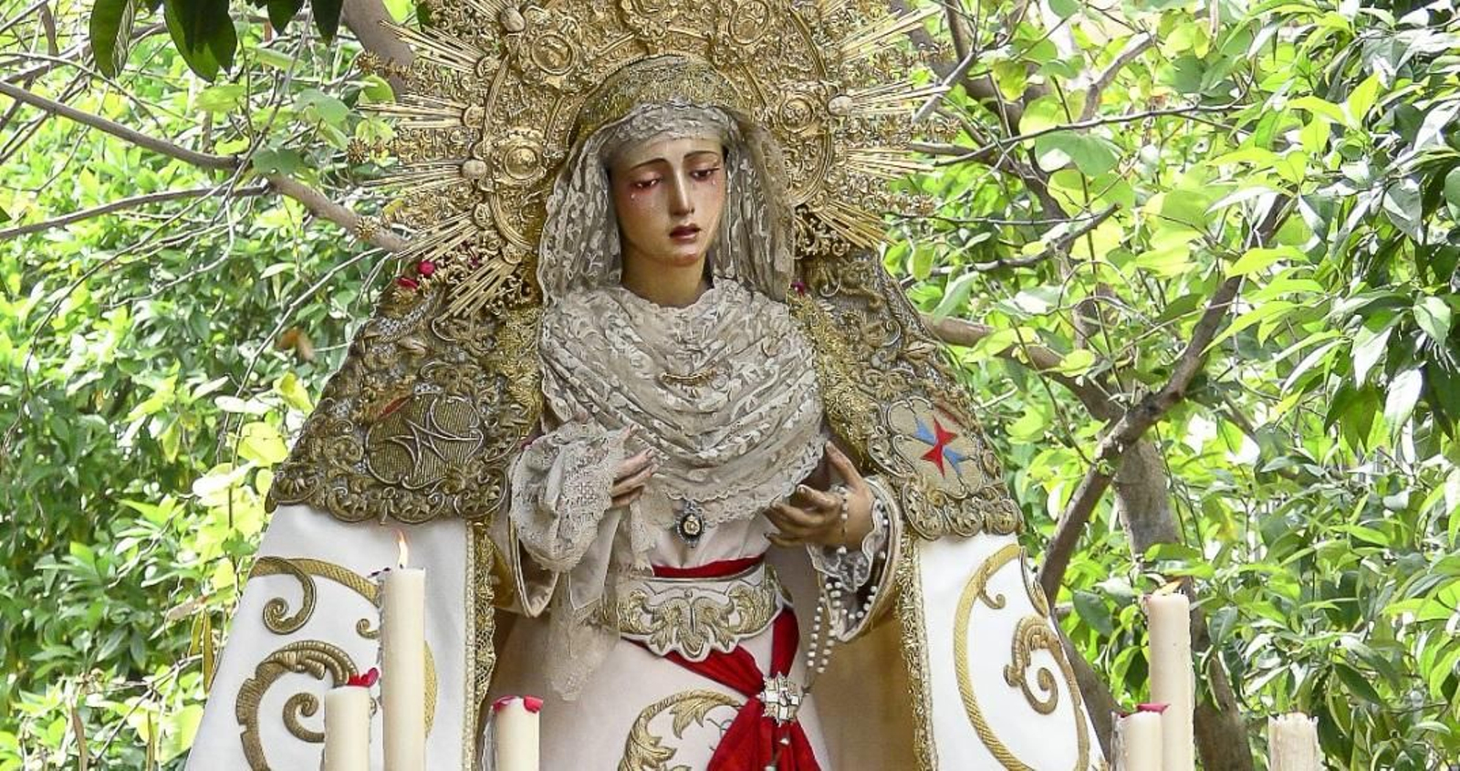 La Trinidad en el último rosario que presidió allá por su coronación canónica