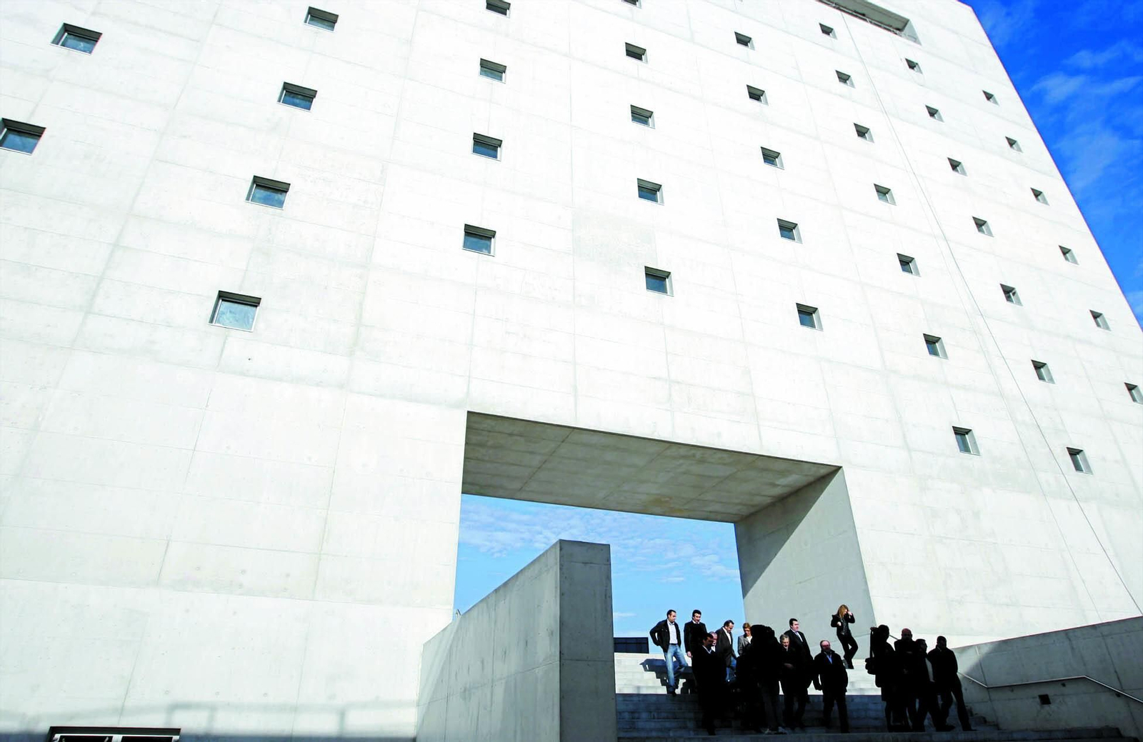 Asiste a un concierto benéfico en el teatro 'CajaGranada'
