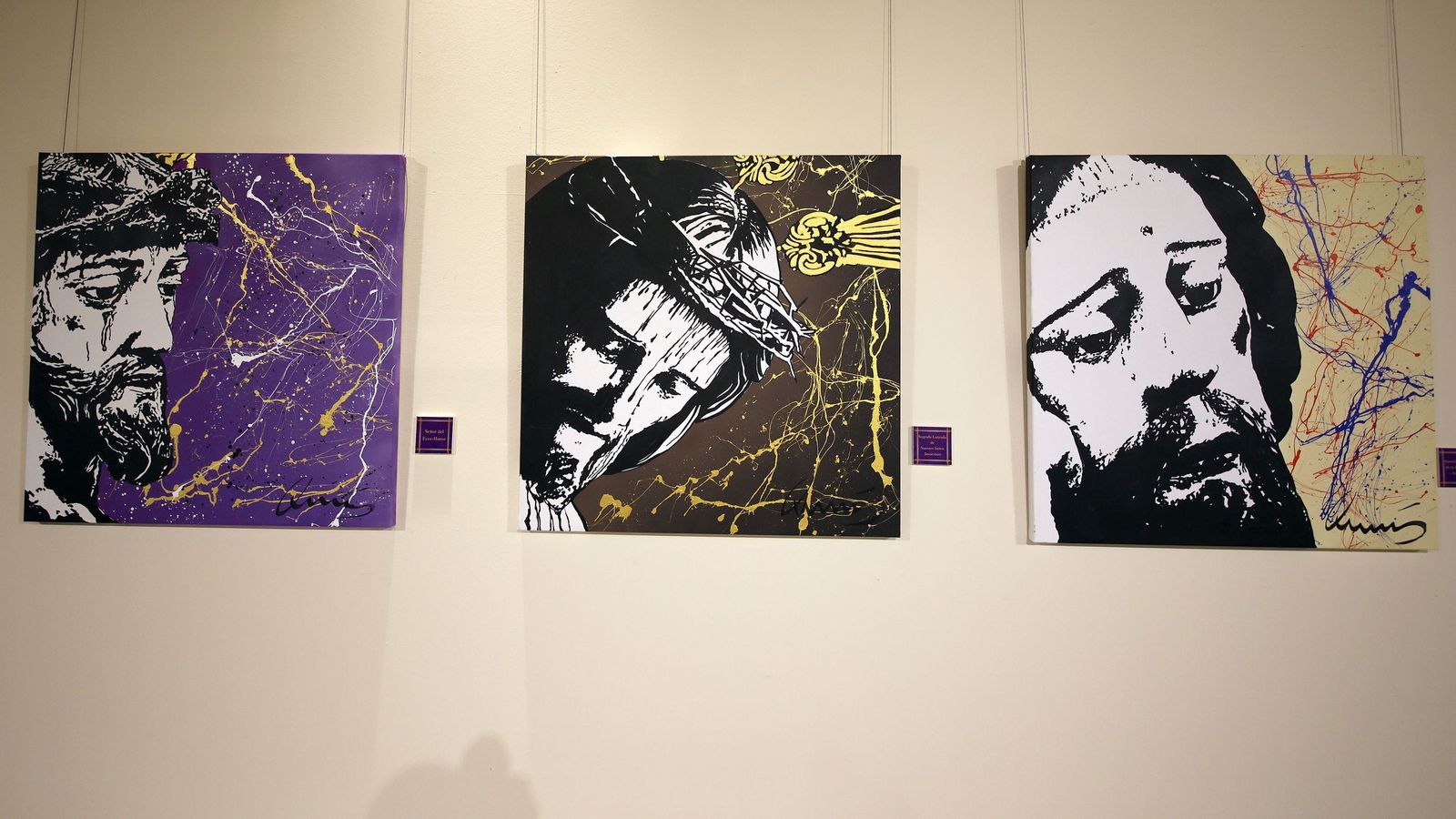 Algunos de los cuadros expuestos en la muestra 'Miradas de fe'.