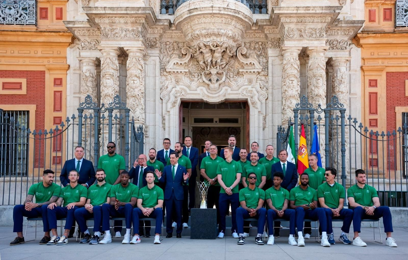 La recepción de Juanma Moreno al Unicaja en San Telmo, en fotos