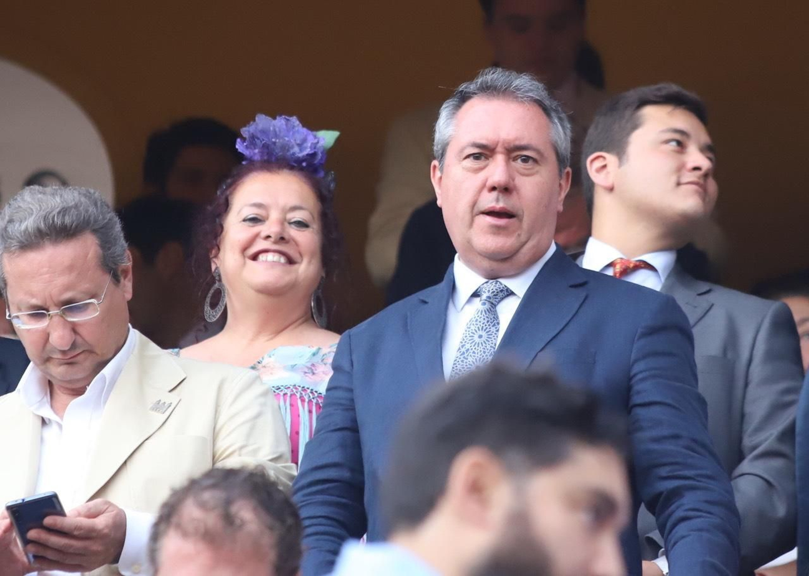 Los famosos y autoridades en los toros el lunes de Feria de Abril