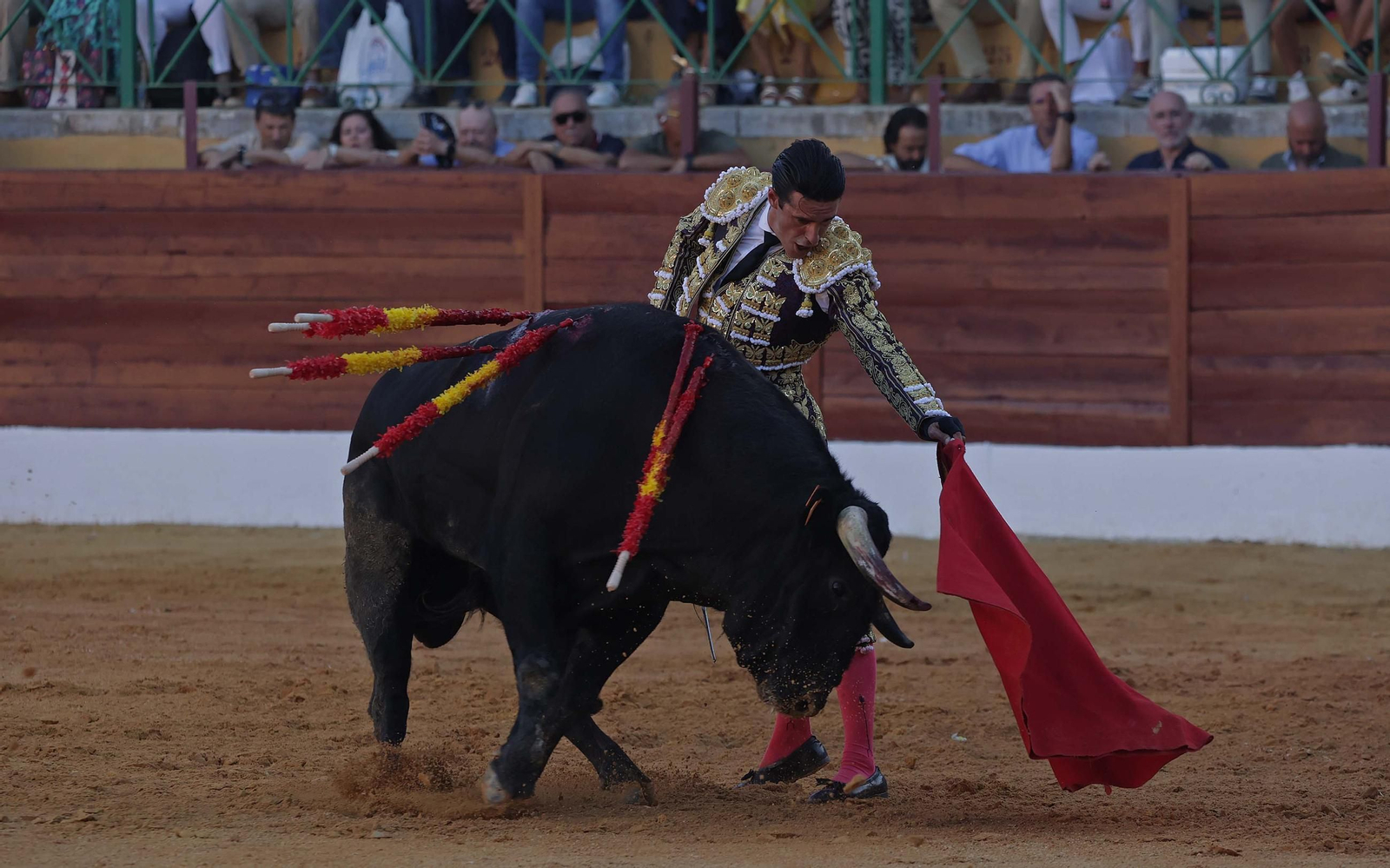 Fotos de la corrida del viernes de la Feria de La Línea: Morante de la Puebla, Talavante y David de Miranda Fotos de la corrida del viernes de la Feria de La Línea: Morante de la Puebla, Talavante y David de Miranda