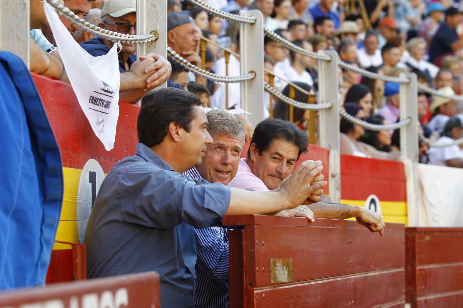 Imágenes del ambiente en la novillada organizada por la Escuela Taurina de Almería