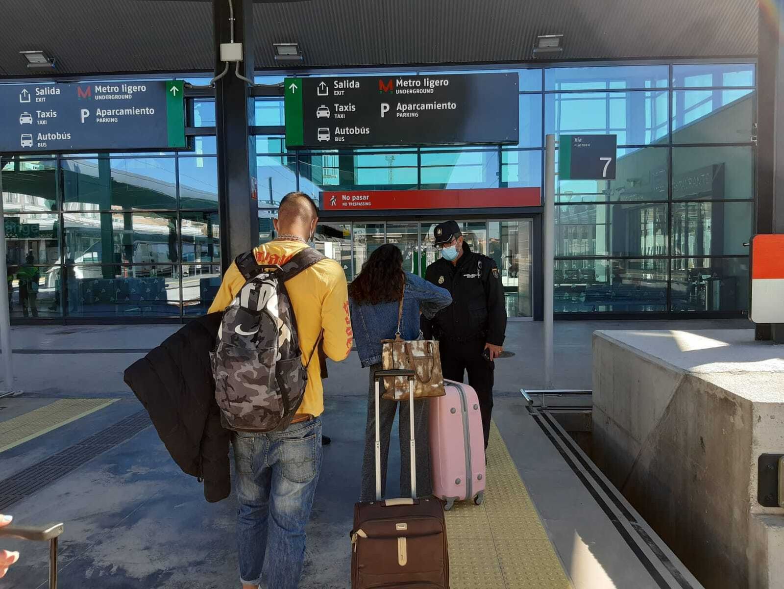 La Policía Nacional preguntan a todos los viajeros de AVE Sevilla-Granada el motivo de su viaje