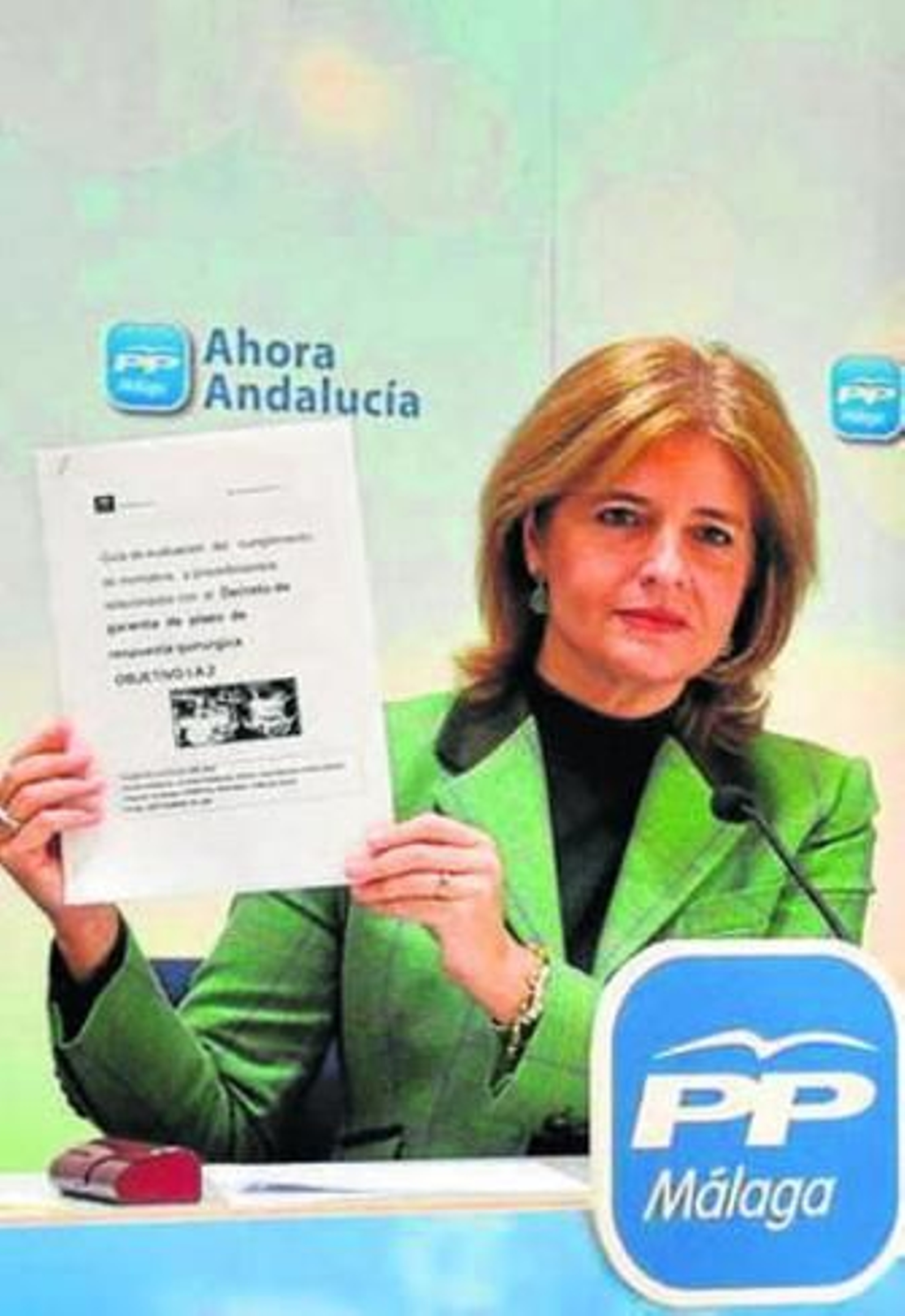 Oña muestra los informes.