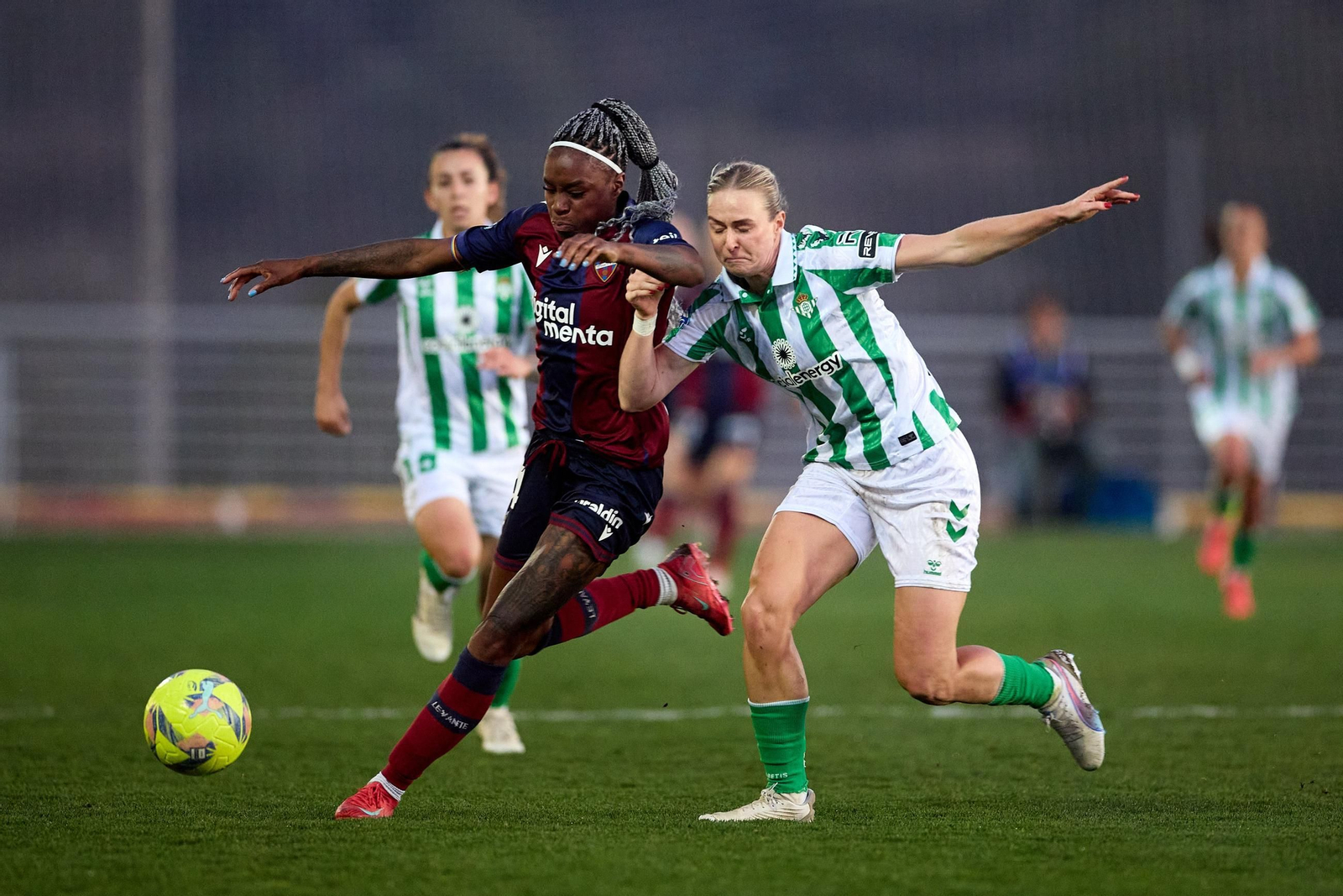 Chacón se mide en la carrera con la bética Roberts.