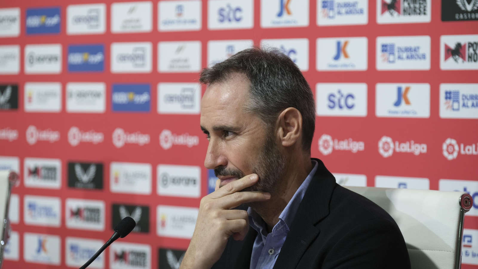 Imágenes de la presentación de Vicente Moreno, nuevo entrenador de la U.D. Almería