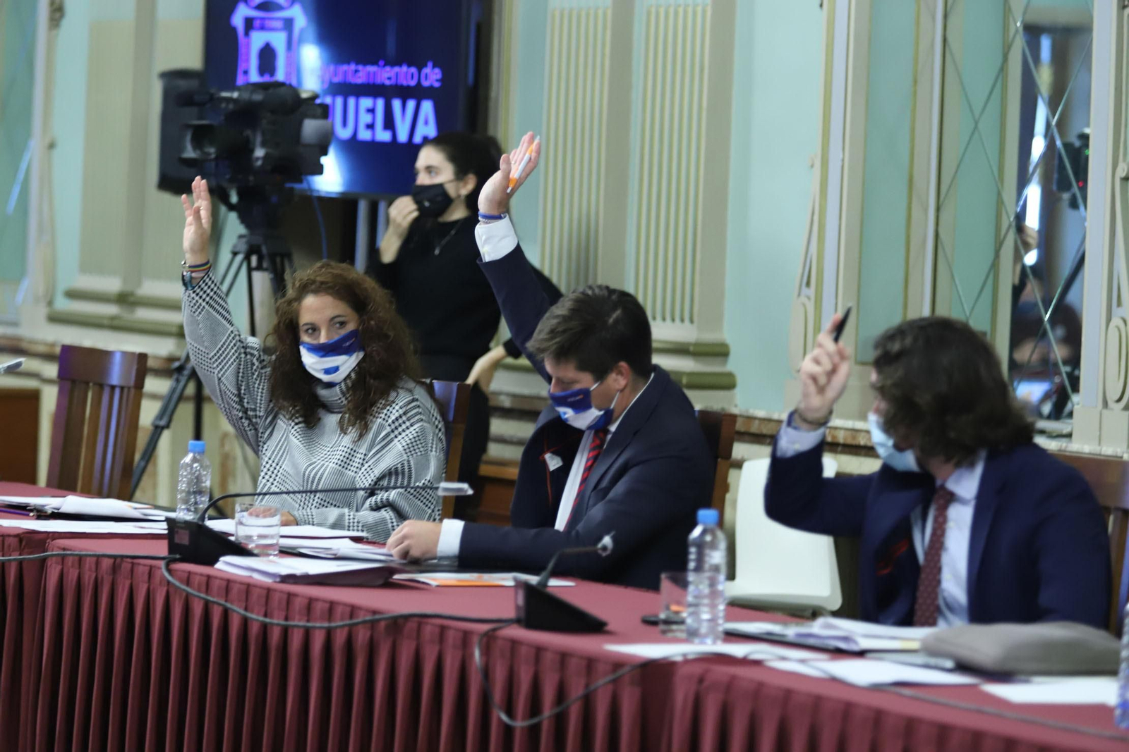 Imágenes del pleno celebrado en el Ayuntamiento de Huelva