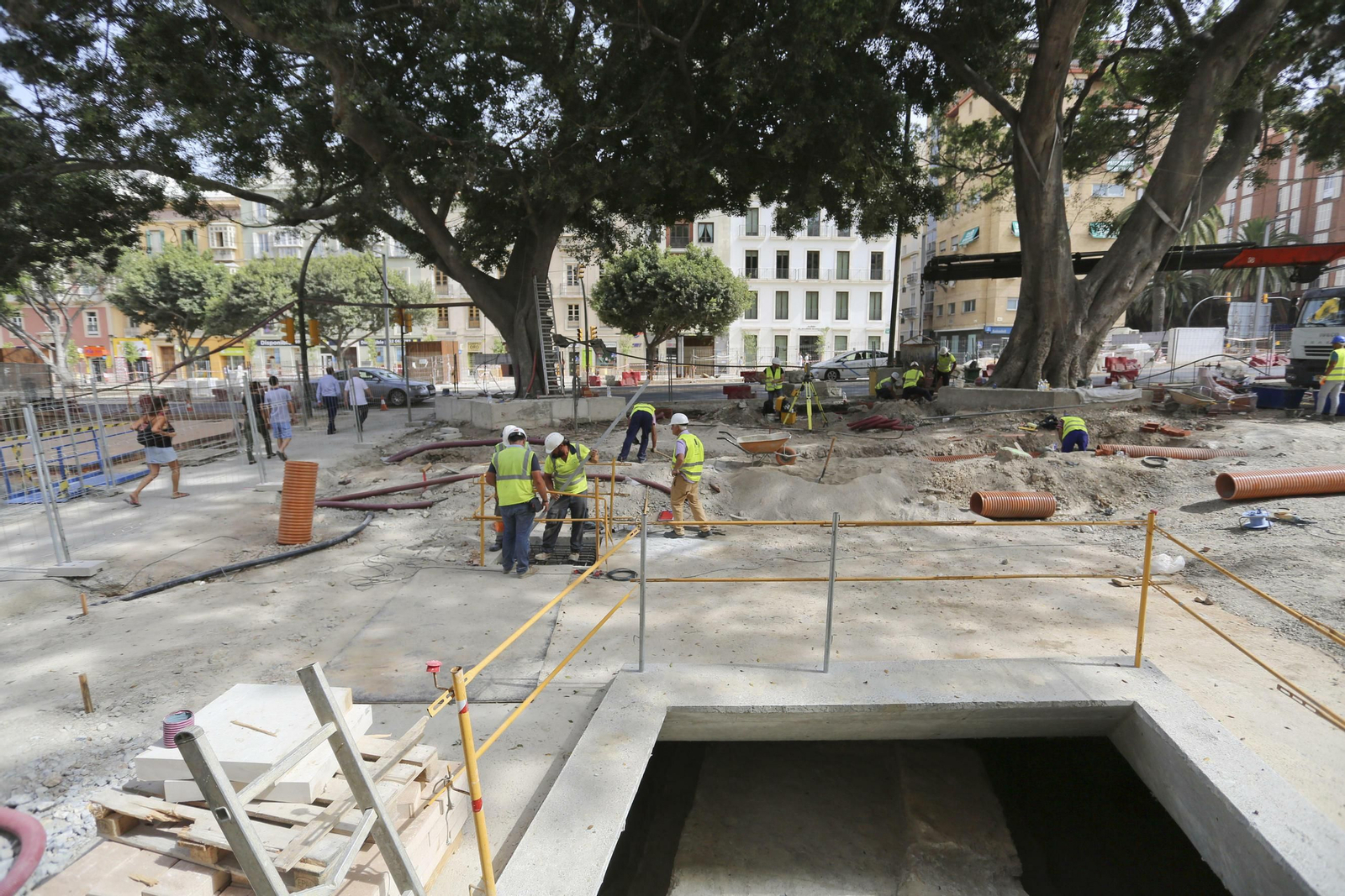 Fotos de la obra a contrarreloj en la Alameda Principal de Málaga