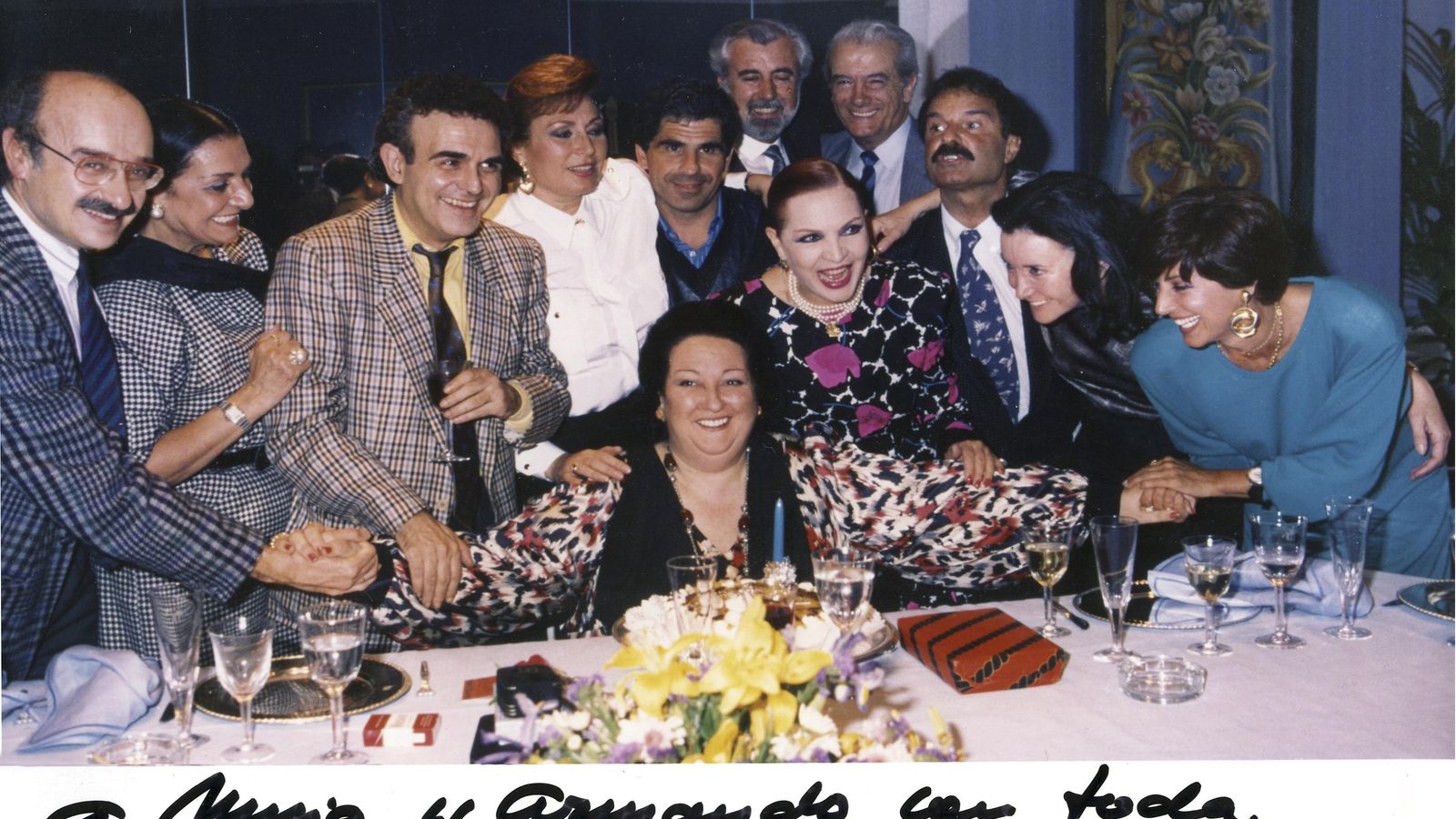 Jesús Mariñas (tercero por la derecha) en 1988 en un cumpleaños de Montserrat Caballé con Rocío Jurado, Concha Velasco, Sara Montiel, Pedro Ruiz y otros rostros populares de la época. Jesús Mariñas (tercero por la derecha) en 1988 en un cumpleaños de Montserrat Caballé con Rocío Jurado, Concha Velasco, Sara Montiel, Pedro Ruiz y otros rostros populares de la época.