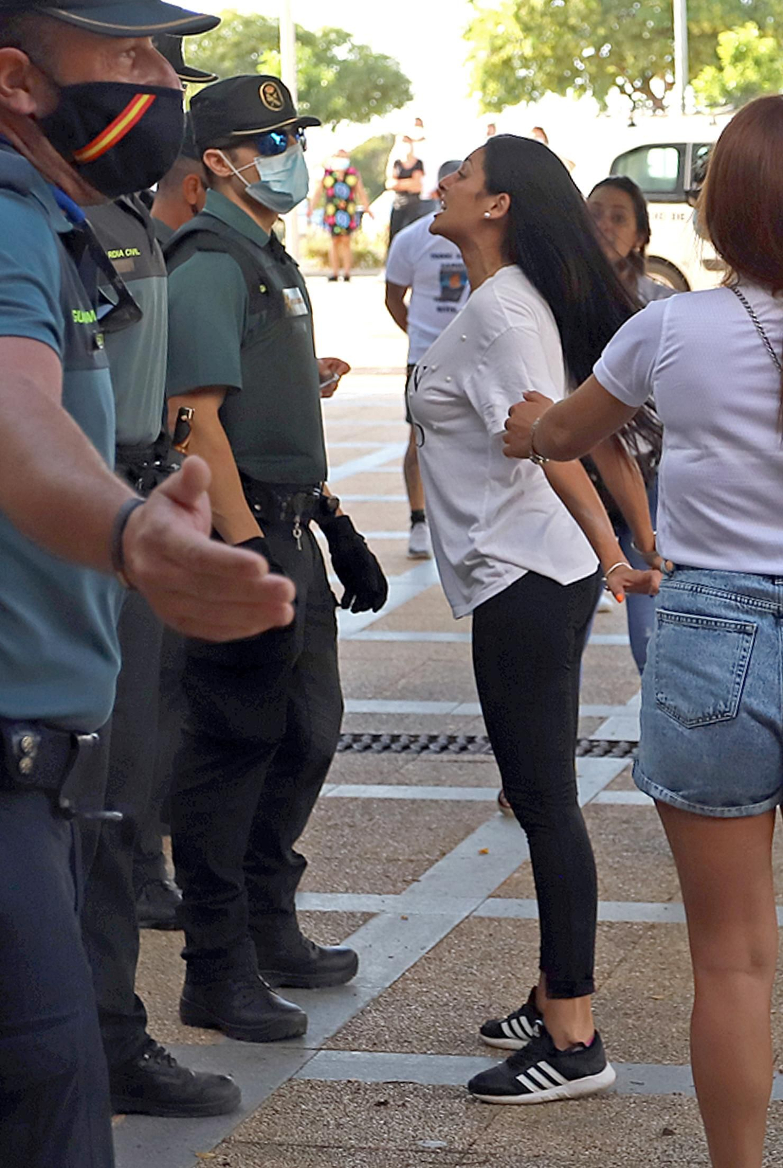 Imágenes de la llegada al juzgado de Ayamonte de uno de los principales imputados del crimen de Cartaya