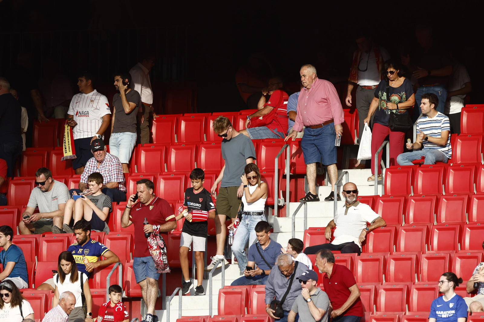 Búscate en las fotos del Sevilla-Valencia