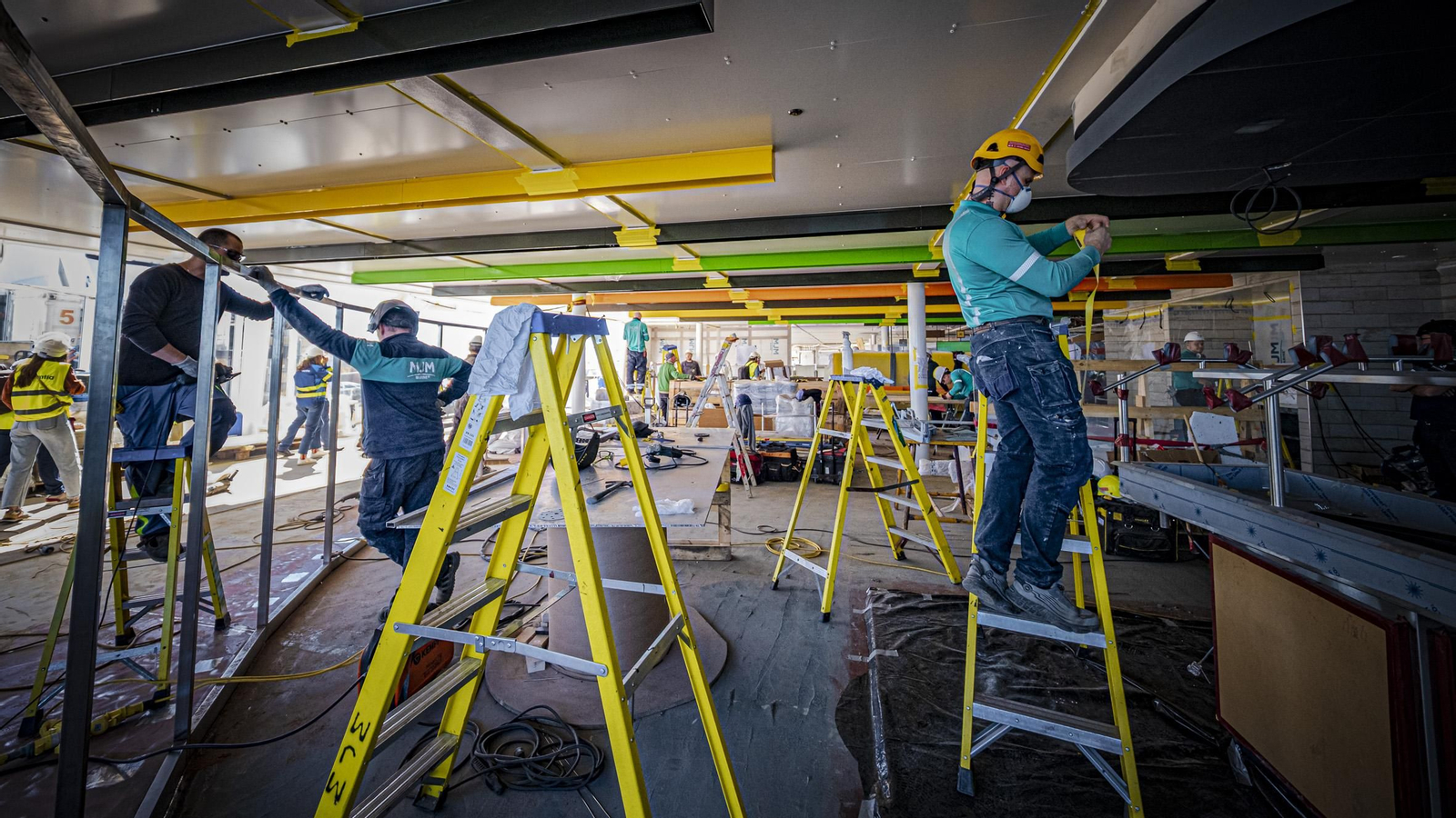 Las imágenes del interior del crucero 'Allure of the Seas' que se encuentra reparando en navantia Cádiz