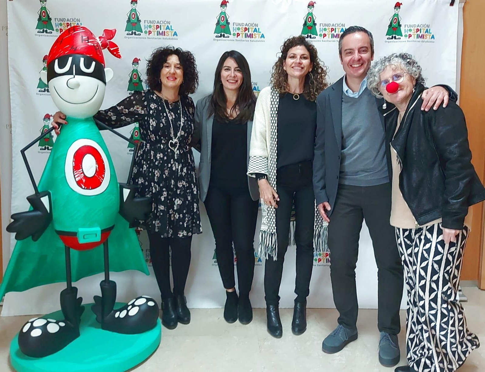 Los supervisores de enfermería de Medicina Interna y Cirugía, Jesús León e Inmaculada López respectivamente, junto a la supervisora de Medicina Interna,  Natalia Herrera, y la cirujana Granada Jiménez.