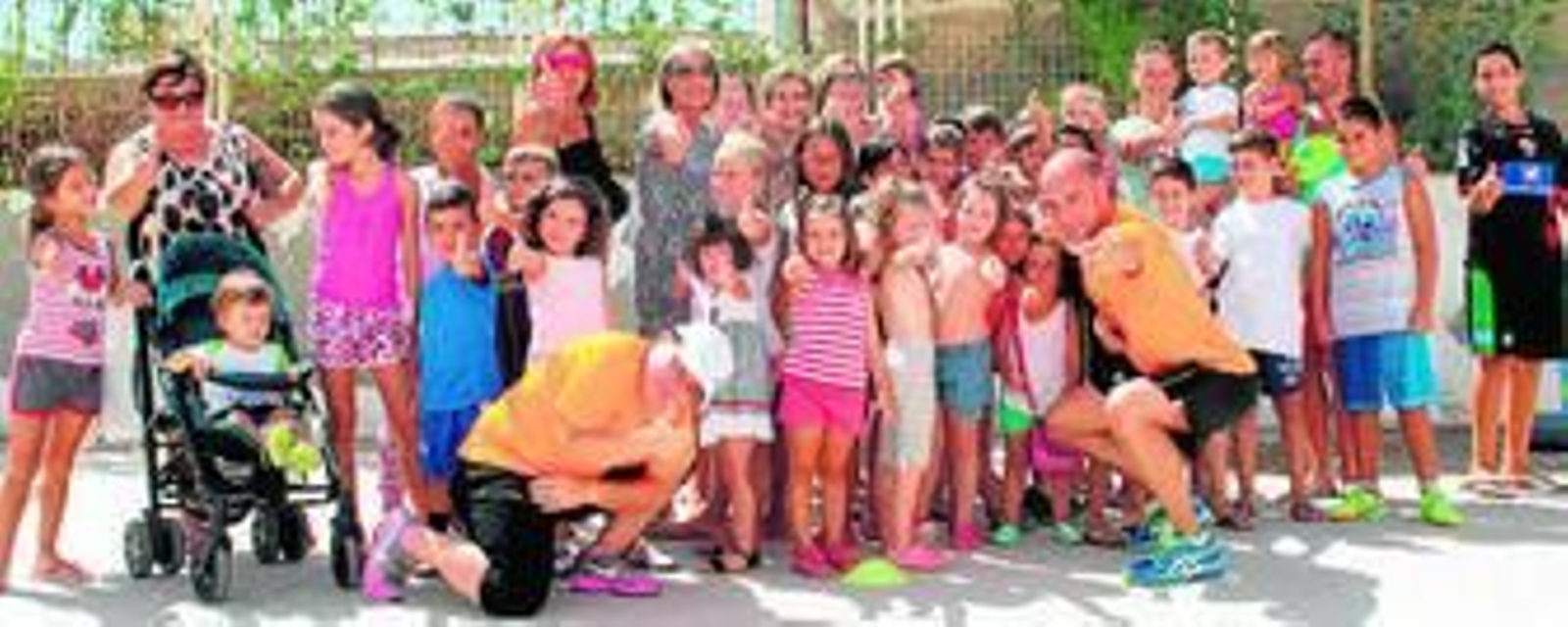 Foto de grupo de los niños y niñas que pasaron una mañana divertida de actividades en el Alquián.